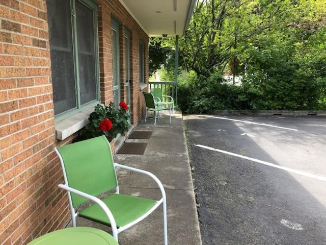 Ludington Blue Spruce Inn Eksteriør bilde